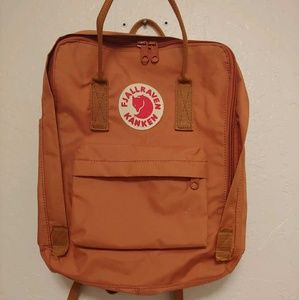 Fjallraven Kanken classic backpack in acorn